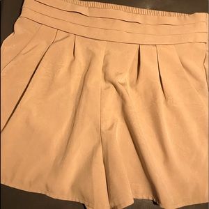 Cream forever 21 pleated shorts